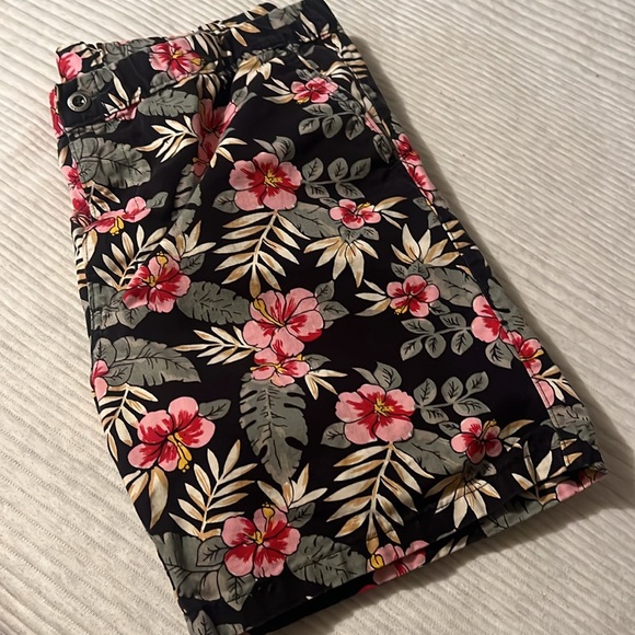 Levi’s floral shorts - Picture 6 of 6